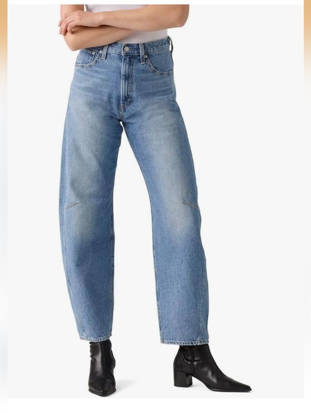 Levi's Women’s Size 34: Cinch Barrel Leg Jeans in Light Blue